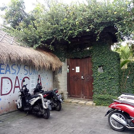 Easy Surf Dacha Hotel Canggu Kültér fotó